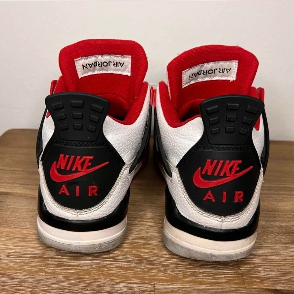 Size 5.5 (GS)‎ - Jordan 4 Retro OG 2020 Low Fire Red